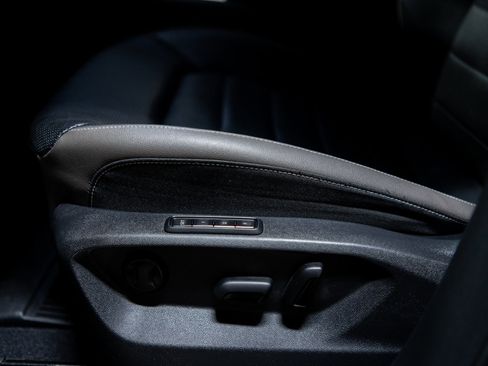 Used 2020 Volkswagen Atlas Cross Sport SEL Premium image 12