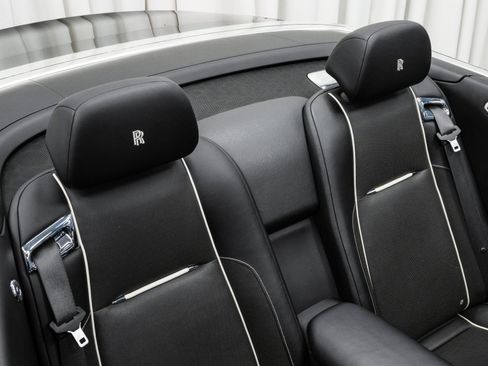 Used 2017 Rolls-Royce Dawn RWD image 22