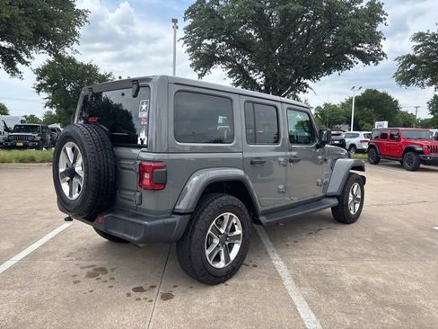 Used 2018 Jeep Wrangler Unlimited Sahara AWD/4WD image 5