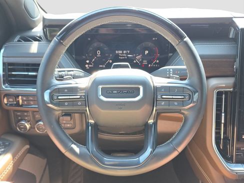 Used 2025 GMC Yukon Denali Ultimate AWD/4WD image 9