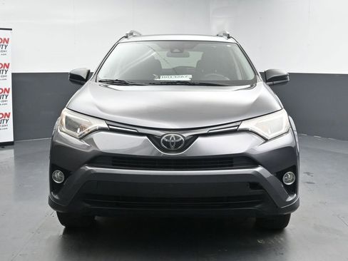 Used 2018 Toyota RAV4 LE FWD image 3