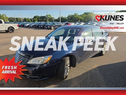 Used 2013 Chrysler 200 Touring FWD image 2