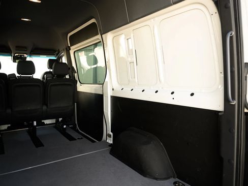 Used 2021 Mercedes-Benz Sprinter 2500 image 49