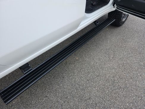 Used 2024 GMC Sierra 2500 AT4X image 9