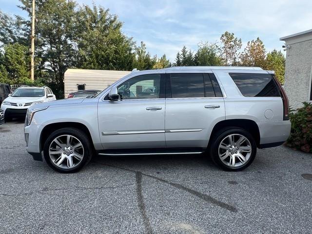 Used 2019 Cadillac Escalade Luxury AWD/4WD image 4