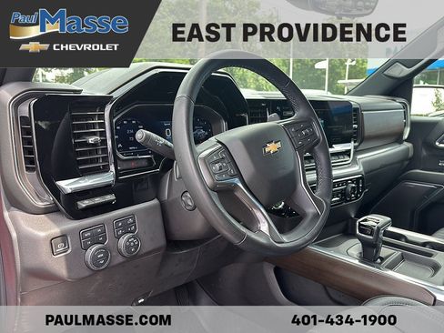 Used 2024 Chevrolet Silverado 1500 High Country w/ Technology Package AWD/4WD image 17