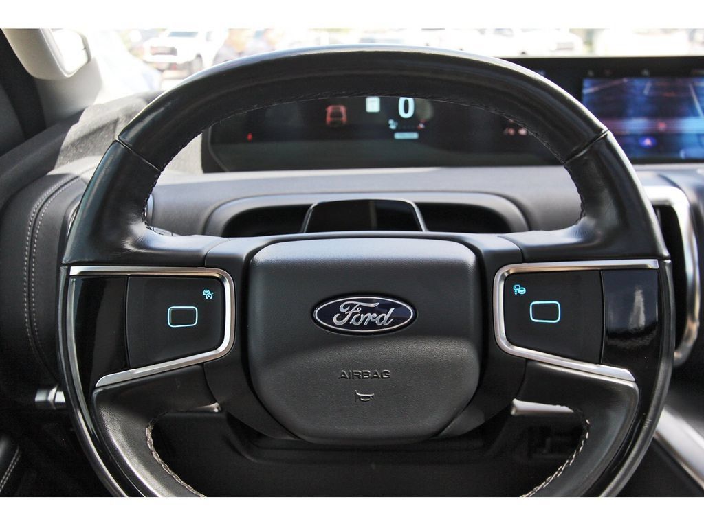 Used 2025 Ford Expedition Platinum AWD/4WD image 18