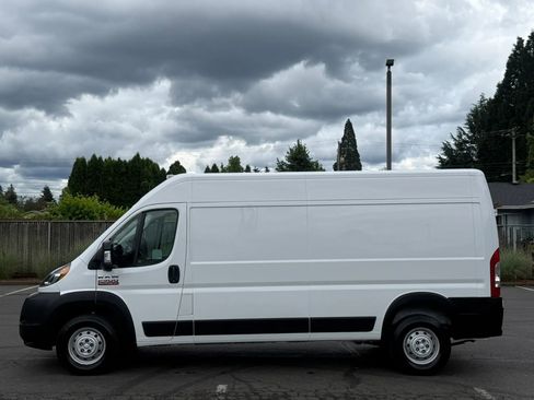 Used 2021 RAM ProMaster 2500 FWD image 2