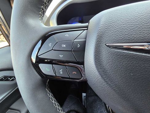 Used 2024 Chrysler Pacifica Touring-L w/ S Appearance Package FWD image 20