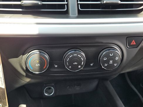 Used 2024 Chevrolet Trax LS w/ LS Convenience Package FWD image 18