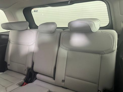 Used 2025 Ford Expedition Platinum w/ Driver's Package AWD/4WD image 23