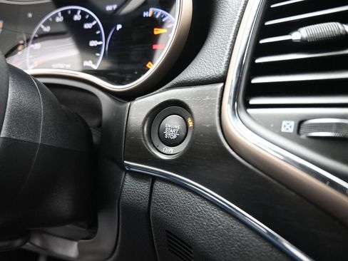 Used 2016 Jeep Grand Cherokee Limited image 15