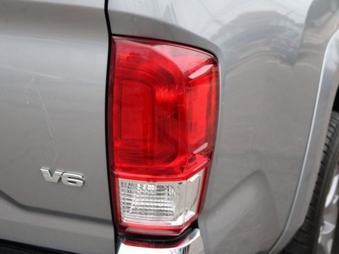 Used 2017 Toyota Tacoma SR5 image 29