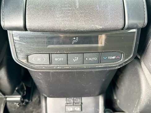 Used 2023 Toyota Highlander L AWD/4WD image 29