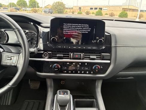 Used 2022 Nissan Pathfinder SL FWD image 17