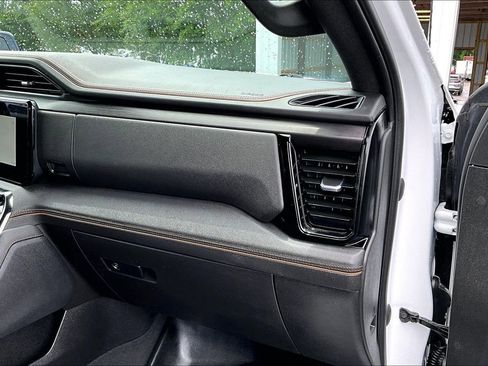 Used 2023 GMC Sierra 1500 AT4 w/ Technology Package AWD/4WD image 29
