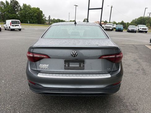 Used 2023 Volkswagen Jetta SE w/ Panoramic Sunroof Package FWD image 7