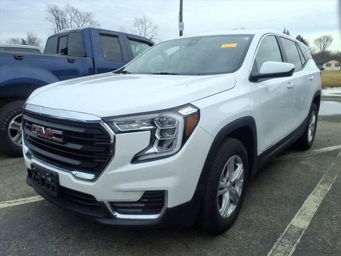 Used 2024 GMC Terrain SLE image 3