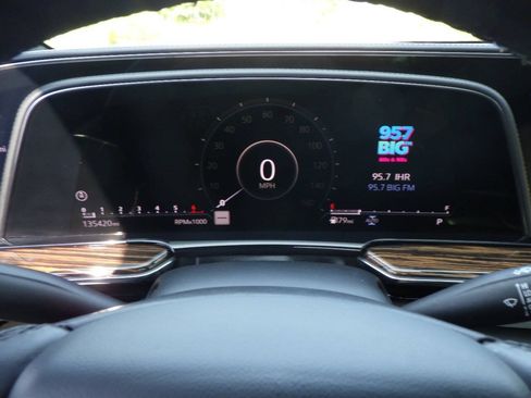 Used 2021 Cadillac Escalade Premium Luxury AWD/4WD image 27