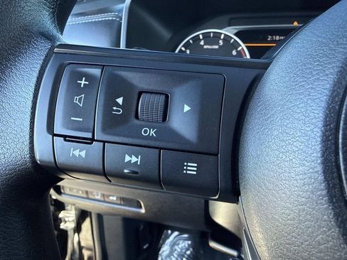 Used 2024 Nissan Rogue SV image 28