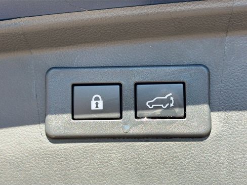 Used 2025 Subaru Outback Premium w/ Popular Package #1A AWD/4WD image 13
