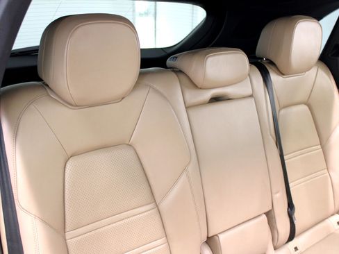 Used 2019 Porsche Cayenne image 44