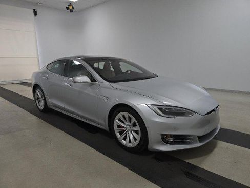 Used 2016 Tesla Model S P90D image 3