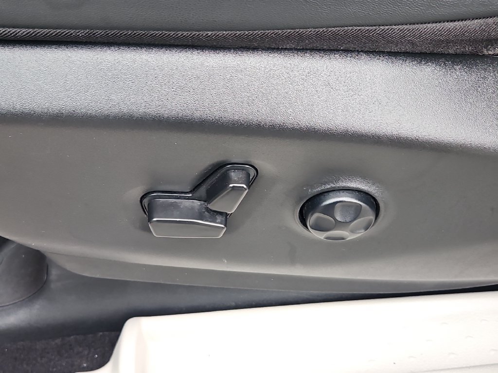 Used 2024 Chrysler Pacifica Limited FWD image 24