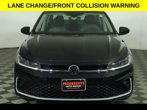 Used 2026 Volkswagen Jetta SE FWD image 11
