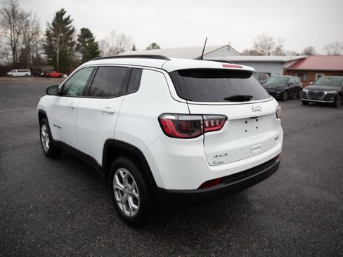 Used 2024 Jeep Compass Latitude image 3