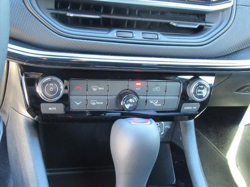 New 2026 Jeep Compass Latitude image 24