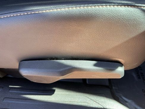 Used 2023 GMC Acadia SLT AWD/4WD image 32