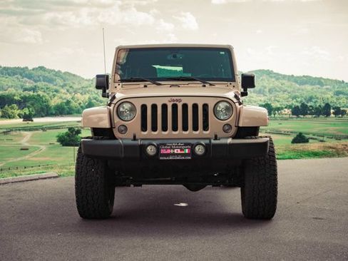 Used 2016 Jeep Wrangler Unlimited Rubicon w/ Connectivity Group AWD/4WD image 2