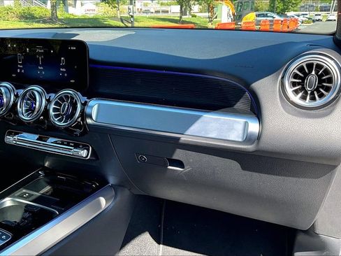 Used 2026 Mercedes-Benz GLB 250 4MATIC image 16