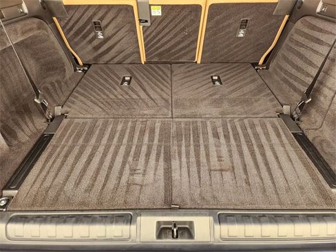 Used 2024 Land Rover Discovery Dynamic SE image 31