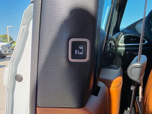 New 2026 Chrysler Pacifica Pinnacle image 31