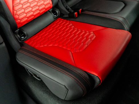 Used 2020 Lamborghini Urus image 32