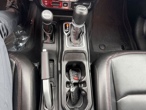 Used 2018 Jeep Wrangler Unlimited Rubicon AWD/4WD image 17