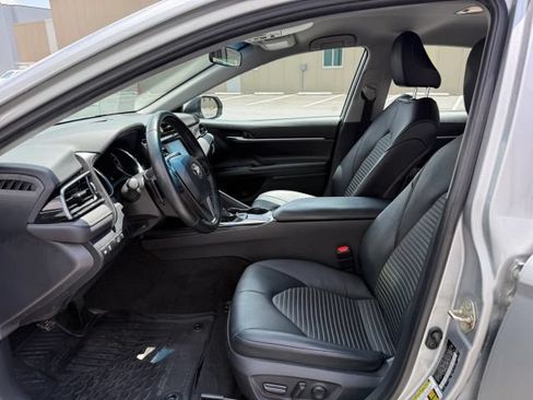 Used 2020 Toyota Camry SE FWD image 13