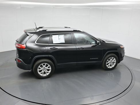 Used 2017 Jeep Cherokee Latitude w/ Trailer Tow Group AWD/4WD image 39