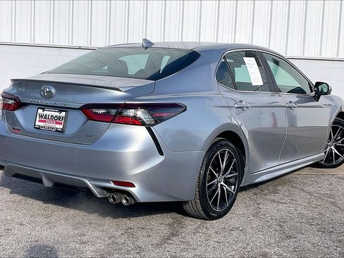 Used 2022 Toyota Camry SE w/ Cold Weather Package image 17