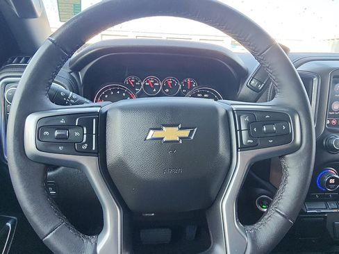 Used 2022 Chevrolet Silverado 1500 LT AWD/4WD image 12