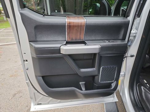 Used 2017 Ford F150 Platinum w/ Equipment Group 701A Luxury image 39