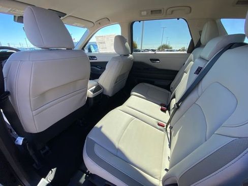 New 2025 Nissan Pathfinder SL image 15