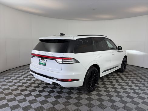 Used 2026 Lincoln Aviator Reserve w/ Jet Appearance Package AWD/4WD image 11