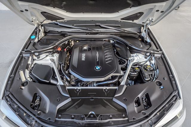 Used 2019 BMW 540i w/ M Sport Package RWD image 17
