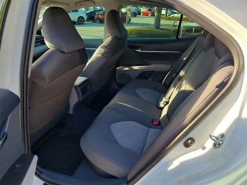 Used 2021 Toyota Camry LE image 10