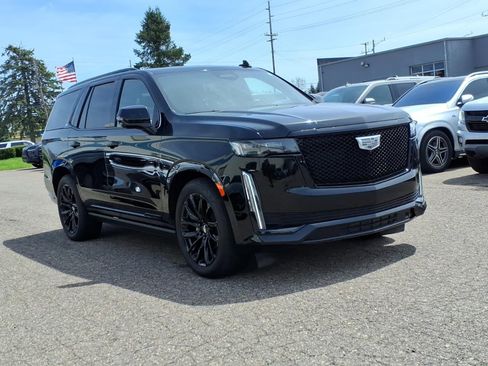 Used 2023 Cadillac Escalade Sport Platinum w/ LPO, ONYX Package AWD/4WD image 7