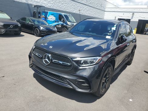 Used 2025 Mercedes-Benz GLC 300 image 4