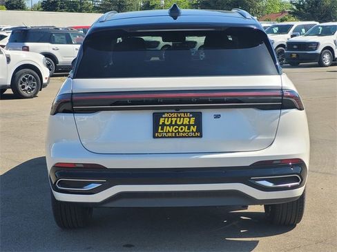 New 2026 Lincoln Nautilus Reserve image 5